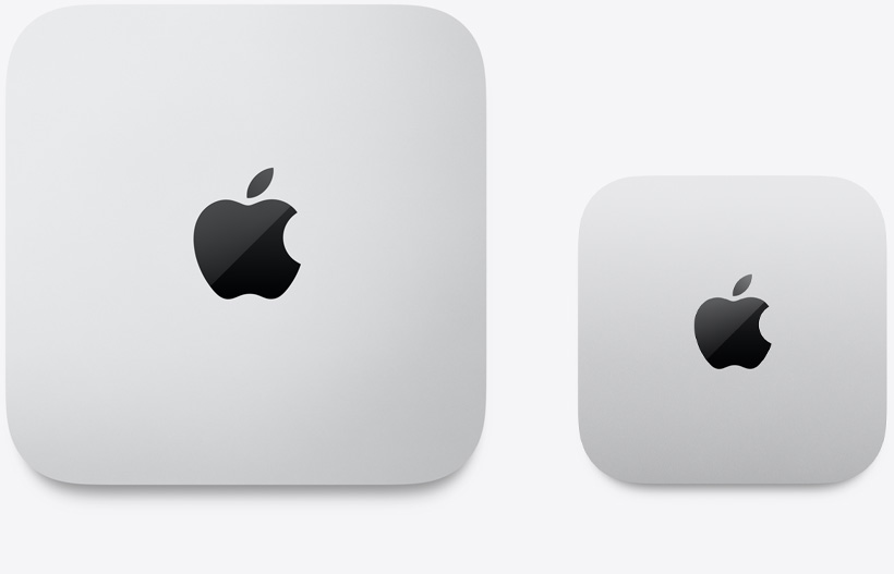 Mac mini 的 2024 年机型和 2023 年机型并排摆放的俯视图,展示新款机型更小巧的尺寸。
